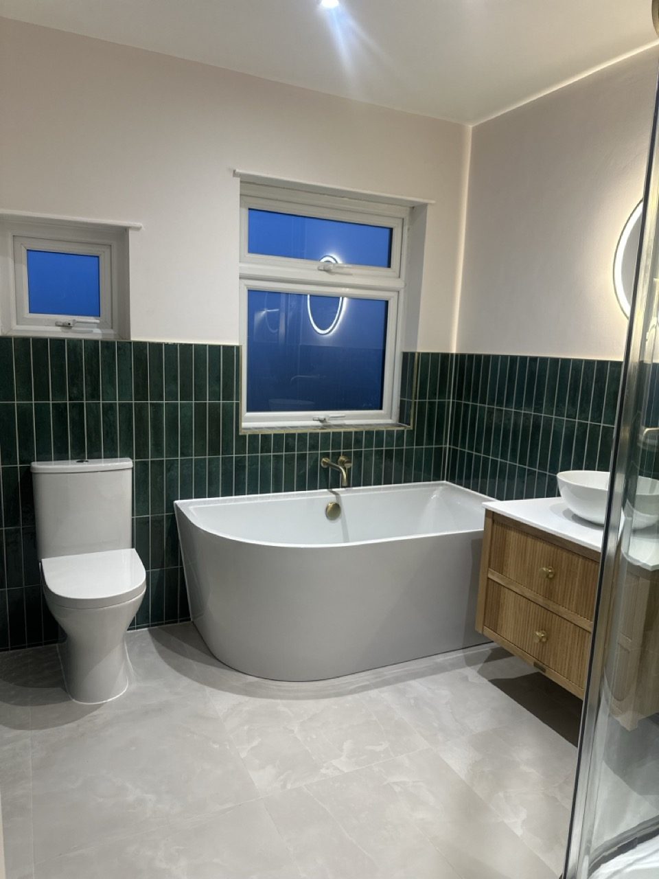 Green & brass bathroom — photo 1