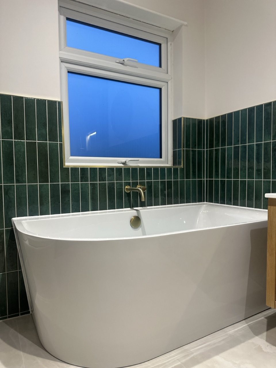 Green & brass bathroom — photo 2