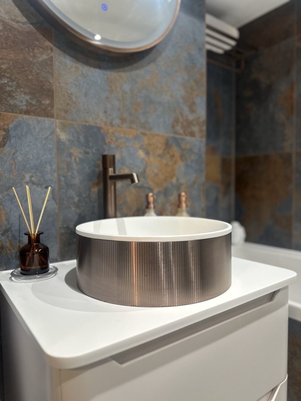 Stone & bronze bathroom — photo 1