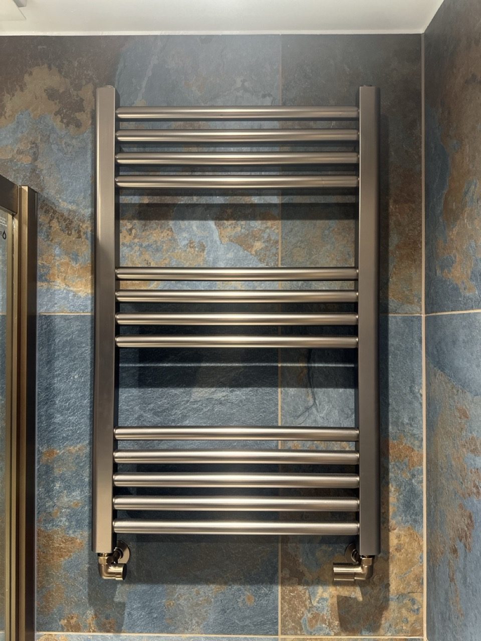 Stone & bronze bathroom — photo 5